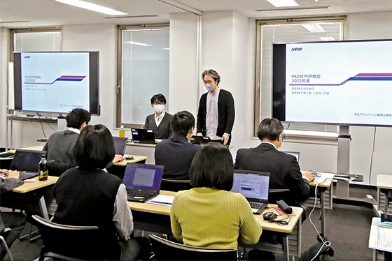 執務の様子