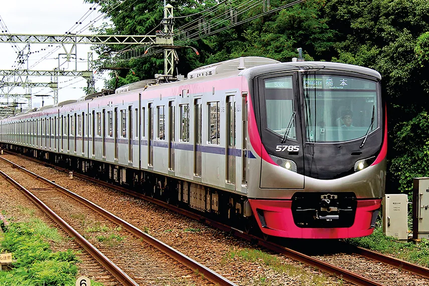 通常列車だけでなく座席指定列車「京王ライナー」「Mt.TAKAO号」としても運行している5000系