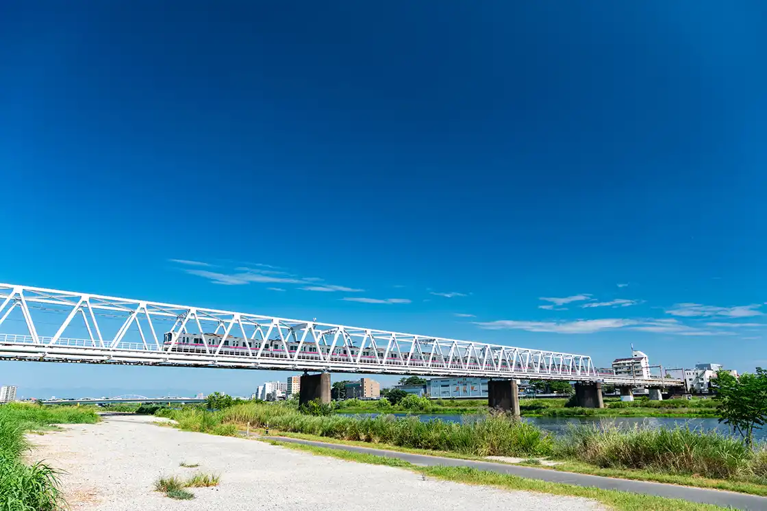 夏の青空を行くの写真