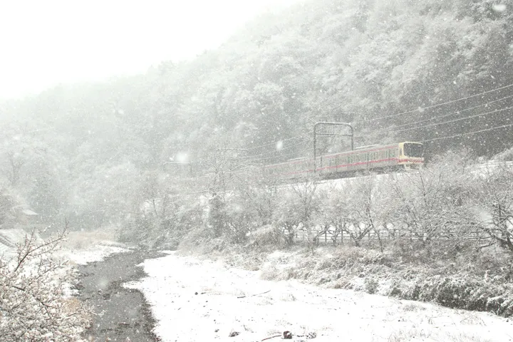 高尾線の雪景色の写真