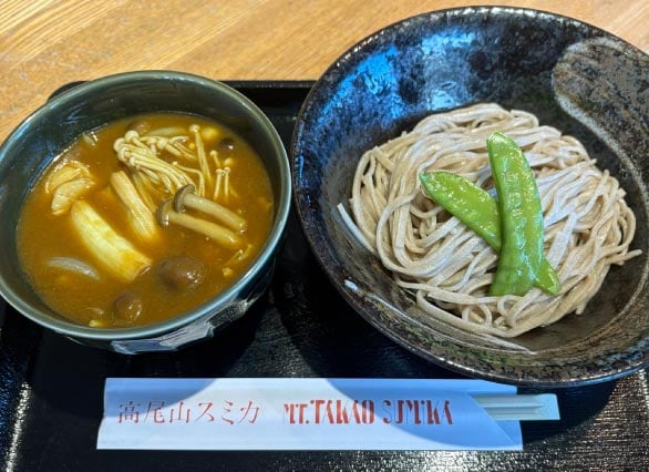 とろろ芋の天ぷらそばの写真