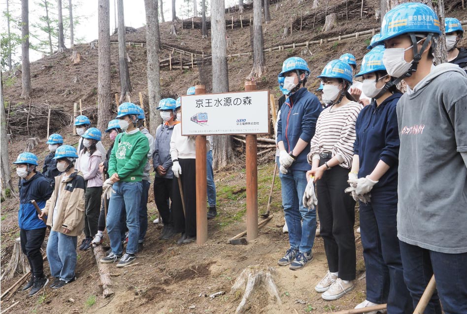 東京都水道局から水道水源林の役割や「京王水源の森」について説明いただきましたの写真